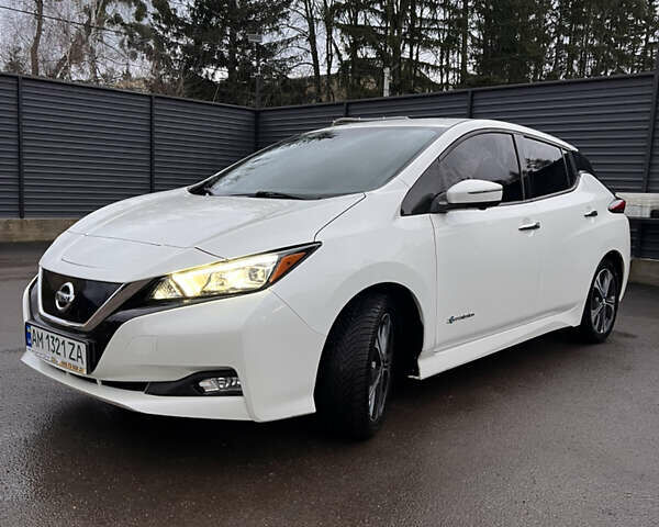 Белый Ниссан Лиф, объемом двигателя 0 л и пробегом 68 тыс. км за 12600 $, фото 1 на Automoto.ua