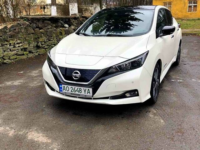 Белый Ниссан Лиф, объемом двигателя 0.11 л и пробегом 53 тыс. км за 12500 $, фото 1 на Automoto.ua