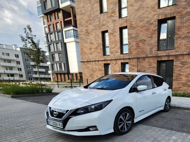 Белый Ниссан Лиф, объемом двигателя 0 л и пробегом 92 тыс. км за 12000 $, фото 1 на Automoto.ua