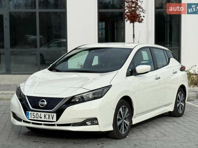 Белый Ниссан Лиф, объемом двигателя 0 л и пробегом 133 тыс. км за 11300 $, фото 1 на Automoto.ua