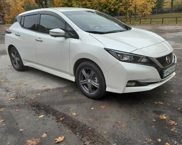 Білий Ніссан Ліф, об'ємом двигуна 0 л та пробігом 47 тис. км за 13700 $, фото 1 на Automoto.ua