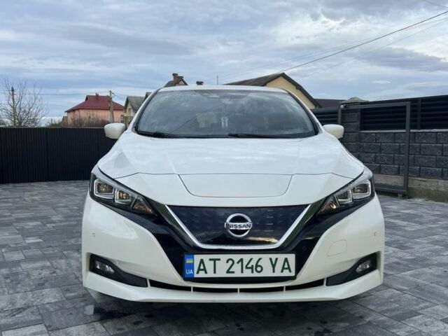 Білий Ніссан Ліф, об'ємом двигуна 0 л та пробігом 170 тис. км за 12000 $, фото 1 на Automoto.ua