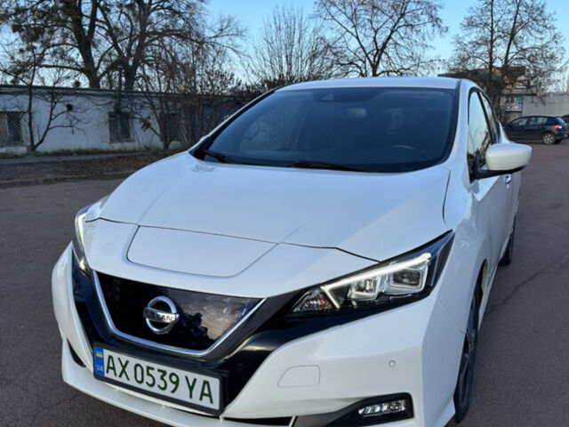 Білий Ніссан Ліф, об'ємом двигуна 0 л та пробігом 19 тис. км за 16100 $, фото 1 на Automoto.ua
