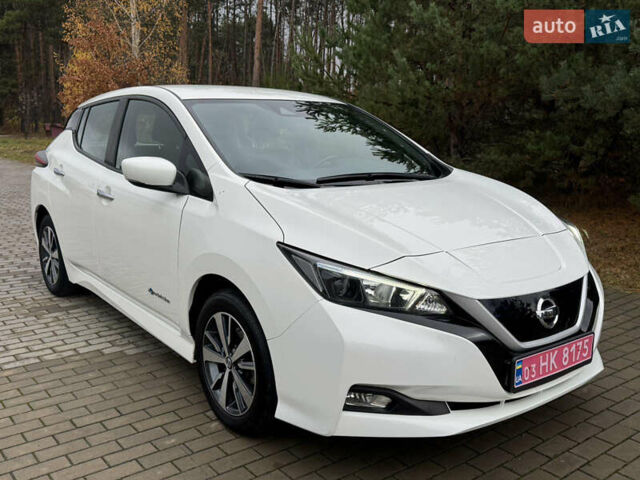 Белый Ниссан Лиф, объемом двигателя 0 л и пробегом 84 тыс. км за 12300 $, фото 1 на Automoto.ua