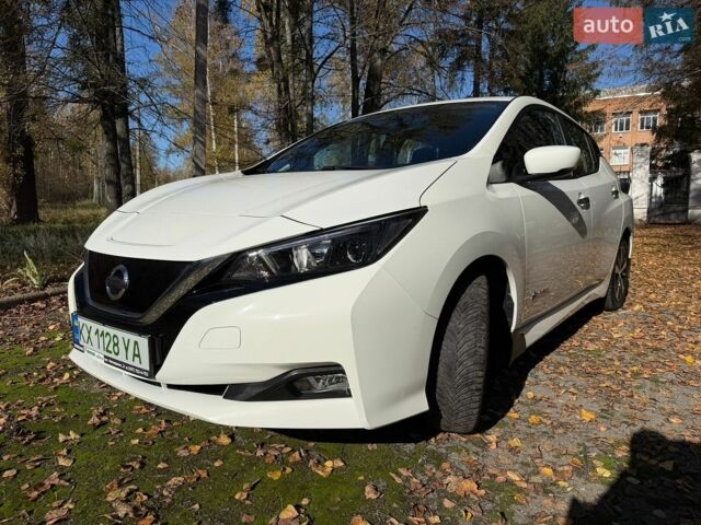 Білий Ніссан Ліф, об'ємом двигуна 0 л та пробігом 56 тис. км за 15950 $, фото 1 на Automoto.ua