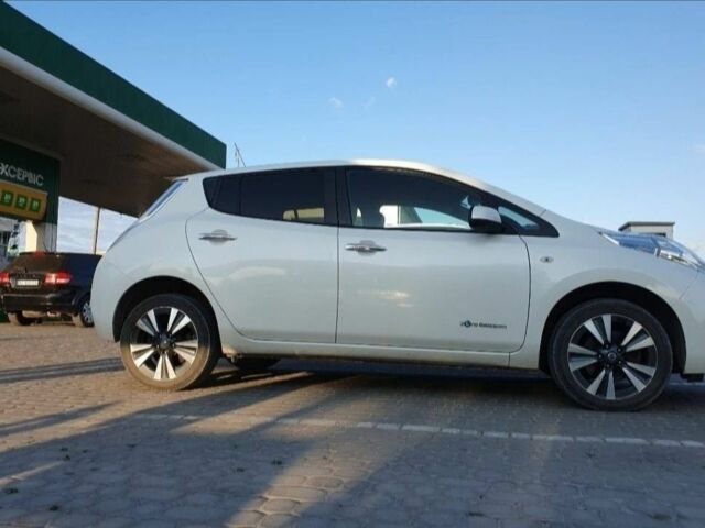 Белый Ниссан Лиф, объемом двигателя 0 л и пробегом 130 тыс. км за 9000 $, фото 1 на Automoto.ua