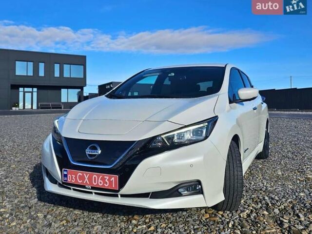 Білий Ніссан Ліф, об'ємом двигуна 0 л та пробігом 71 тис. км за 13700 $, фото 1 на Automoto.ua