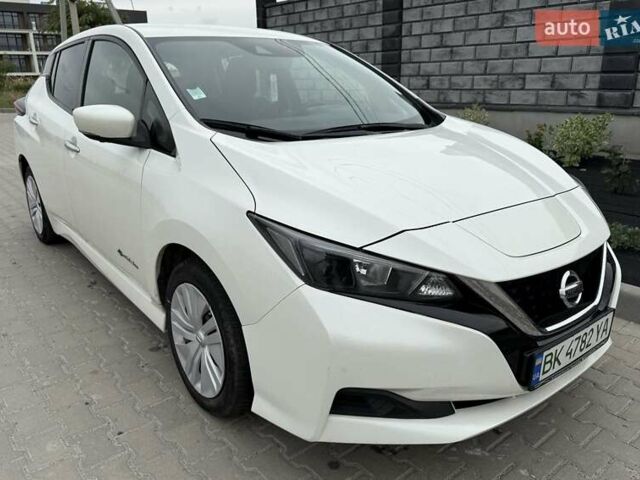 Белый Ниссан Лиф, объемом двигателя 0 л и пробегом 68 тыс. км за 12700 $, фото 1 на Automoto.ua