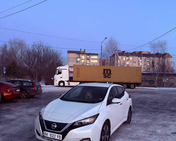 Білий Ніссан Ліф, об'ємом двигуна 0 л та пробігом 94 тис. км за 13300 $, фото 1 на Automoto.ua