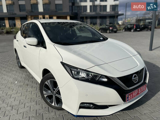 Белый Ниссан Лиф, объемом двигателя 0 л и пробегом 68 тыс. км за 16500 $, фото 1 на Automoto.ua