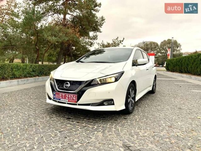 Белый Ниссан Лиф, объемом двигателя 0 л и пробегом 90 тыс. км за 13900 $, фото 1 на Automoto.ua