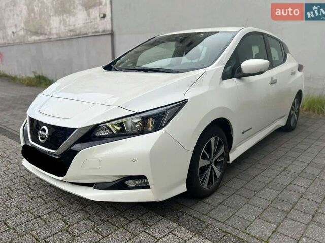 Белый Ниссан Лиф, объемом двигателя 0 л и пробегом 43 тыс. км за 4900 $, фото 1 на Automoto.ua