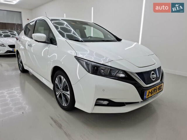 Белый Ниссан Лиф, объемом двигателя 0 л и пробегом 67 тыс. км за 14296 $, фото 1 на Automoto.ua