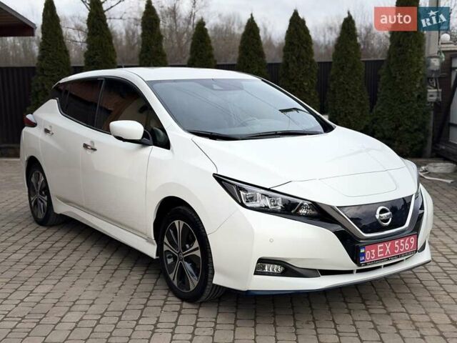 Белый Ниссан Лиф, объемом двигателя 0 л и пробегом 127 тыс. км за 14999 $, фото 1 на Automoto.ua