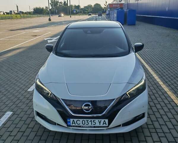 Білий Ніссан Ліф, об'ємом двигуна 0 л та пробігом 43 тис. км за 15500 $, фото 1 на Automoto.ua