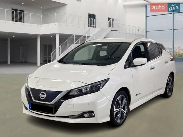 Белый Ниссан Лиф, объемом двигателя 0 л и пробегом 74 тыс. км за 12400 $, фото 1 на Automoto.ua