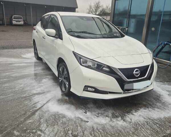 Белый Ниссан Лиф, объемом двигателя 0 л и пробегом 136 тыс. км за 11400 $, фото 1 на Automoto.ua