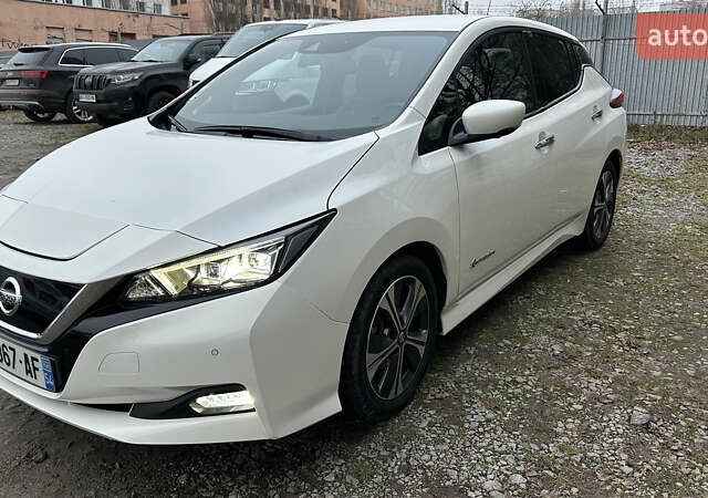 Белый Ниссан Лиф, объемом двигателя 0 л и пробегом 61 тыс. км за 13700 $, фото 1 на Automoto.ua