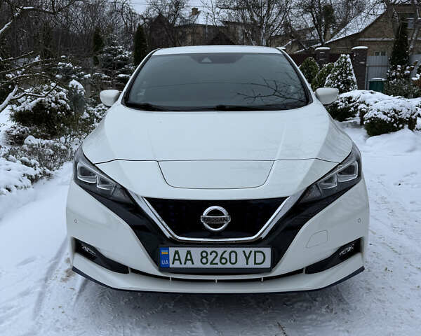 Білий Ніссан Ліф, об'ємом двигуна 0 л та пробігом 83 тис. км за 16990 $, фото 1 на Automoto.ua