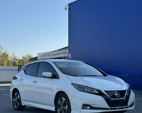 Белый Ниссан Лиф, объемом двигателя 0 л и пробегом 90 тыс. км за 13100 $, фото 1 на Automoto.ua