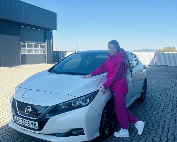 Білий Ніссан Ліф, об'ємом двигуна 0 л та пробігом 62 тис. км за 17500 $, фото 1 на Automoto.ua