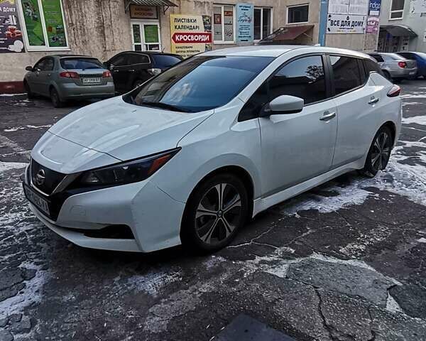 Білий Ніссан Ліф, об'ємом двигуна 0 л та пробігом 98 тис. км за 14500 $, фото 1 на Automoto.ua