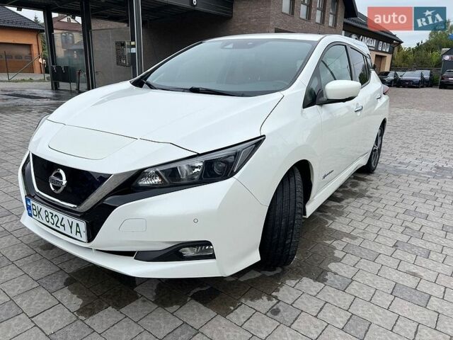 Белый Ниссан Лиф, объемом двигателя 0 л и пробегом 114 тыс. км за 13900 $, фото 1 на Automoto.ua