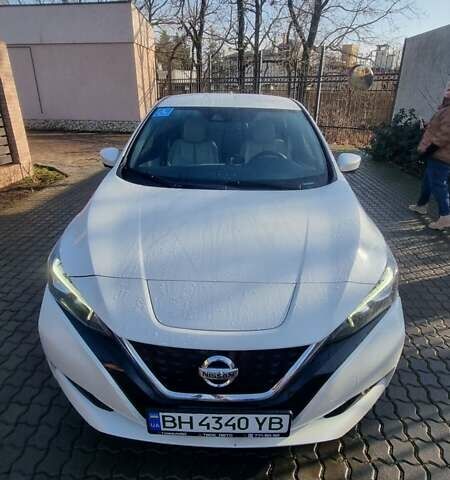 Білий Ніссан Ліф, об'ємом двигуна 0 л та пробігом 89 тис. км за 15500 $, фото 1 на Automoto.ua
