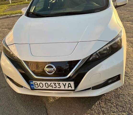 Білий Ніссан Ліф, об'ємом двигуна 0 л та пробігом 14 тис. км за 14999 $, фото 1 на Automoto.ua