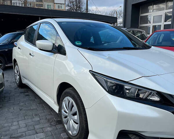 Белый Ниссан Лиф, объемом двигателя 0 л и пробегом 125 тыс. км за 11499 $, фото 1 на Automoto.ua