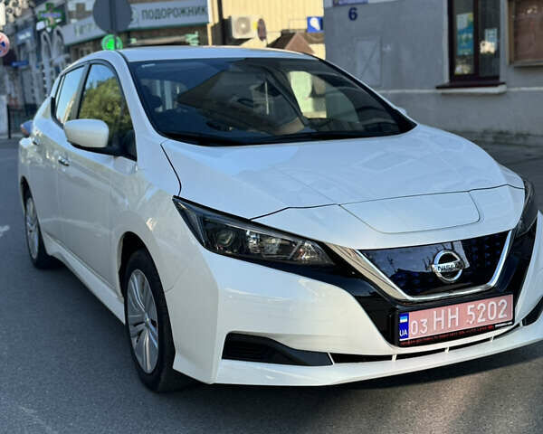 Белый Ниссан Лиф, объемом двигателя 0 л и пробегом 70 тыс. км за 12796 $, фото 1 на Automoto.ua
