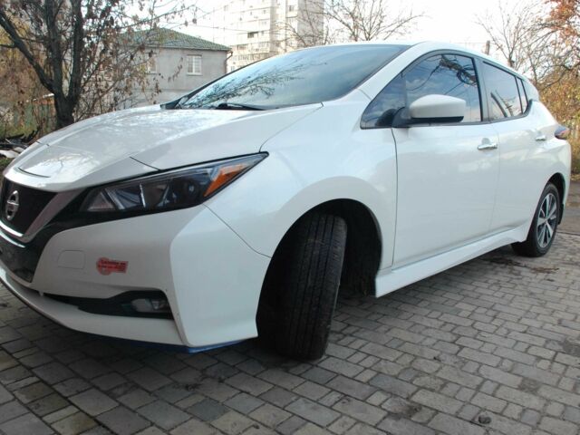 Белый Ниссан Лиф, объемом двигателя 0 л и пробегом 50 тыс. км за 14900 $, фото 1 на Automoto.ua