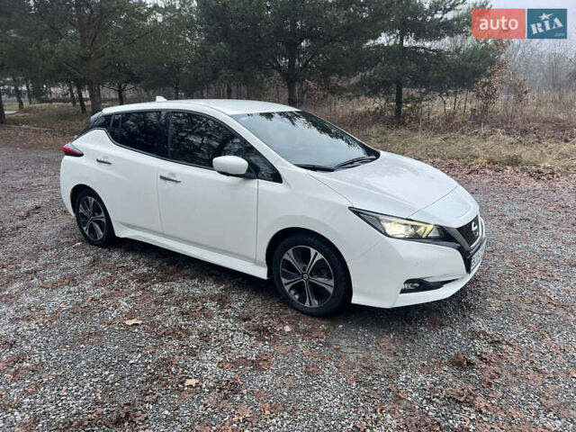 Белый Ниссан Лиф, объемом двигателя 0 л и пробегом 43 тыс. км за 15300 $, фото 1 на Automoto.ua