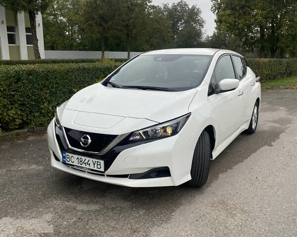 Белый Ниссан Лиф, объемом двигателя 0 л и пробегом 41 тыс. км за 13100 $, фото 1 на Automoto.ua