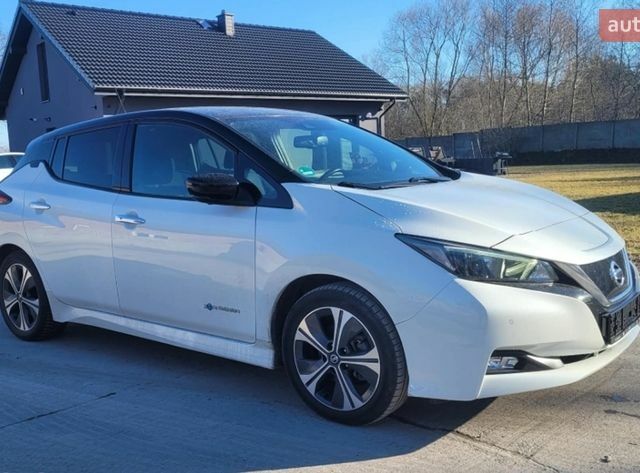 Белый Ниссан Лиф, объемом двигателя 0 л и пробегом 60 тыс. км за 15000 $, фото 1 на Automoto.ua