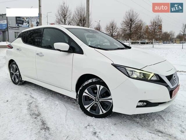 Белый Ниссан Лиф, объемом двигателя 0 л и пробегом 115 тыс. км за 15199 $, фото 1 на Automoto.ua