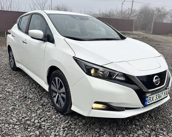 Білий Ніссан Ліф, об'ємом двигуна 0 л та пробігом 32 тис. км за 13999 $, фото 1 на Automoto.ua