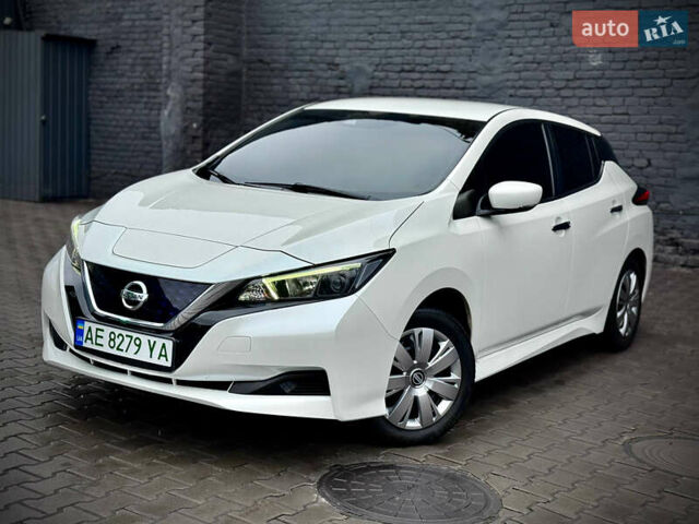 Белый Ниссан Лиф, объемом двигателя 0 л и пробегом 115 тыс. км за 11850 $, фото 1 на Automoto.ua