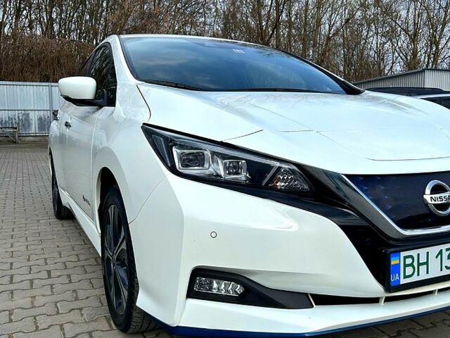 Белый Ниссан Лиф, объемом двигателя 0 л и пробегом 101 тыс. км за 16500 $, фото 1 на Automoto.ua