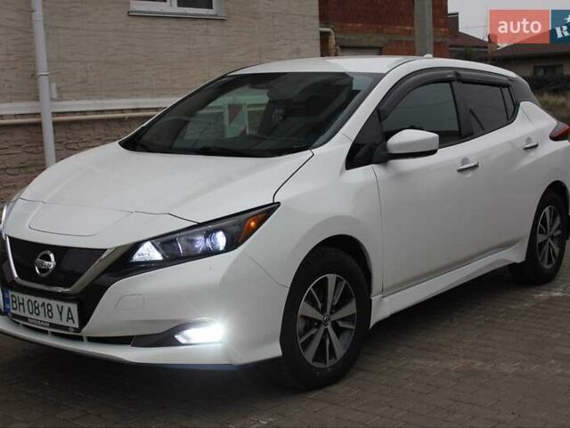 Белый Ниссан Лиф, объемом двигателя 0 л и пробегом 40 тыс. км за 18300 $, фото 1 на Automoto.ua