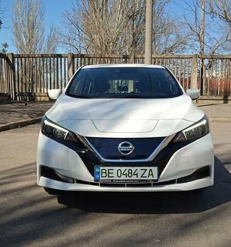 Белый Ниссан Лиф, объемом двигателя 0 л и пробегом 42 тыс. км за 14100 $, фото 1 на Automoto.ua