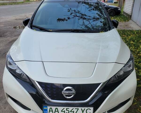 Белый Ниссан Лиф, объемом двигателя 0 л и пробегом 98 тыс. км за 17300 $, фото 1 на Automoto.ua