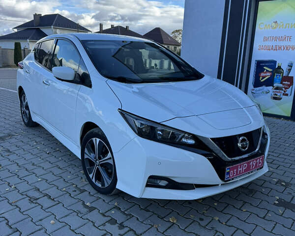 Белый Ниссан Лиф, объемом двигателя 0 л и пробегом 69 тыс. км за 14990 $, фото 1 на Automoto.ua