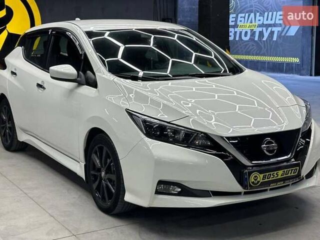 Білий Ніссан Ліф, об'ємом двигуна 0 л та пробігом 55 тис. км за 17300 $, фото 1 на Automoto.ua