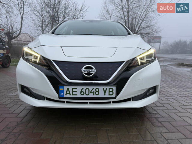 Белый Ниссан Лиф, объемом двигателя 0 л и пробегом 58 тыс. км за 15200 $, фото 1 на Automoto.ua