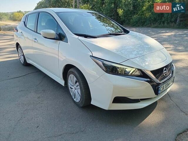 Білий Ніссан Ліф, об'ємом двигуна 0 л та пробігом 27 тис. км за 16800 $, фото 1 на Automoto.ua