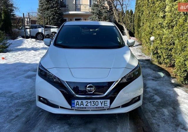 Білий Ніссан Ліф, об'ємом двигуна 0 л та пробігом 51 тис. км за 13600 $, фото 1 на Automoto.ua