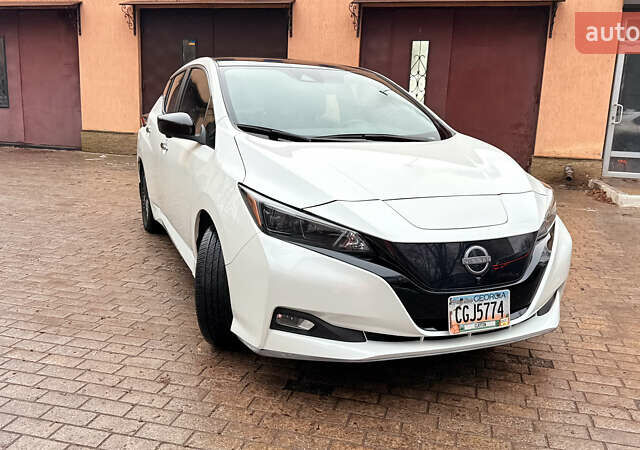 Белый Ниссан Лиф, объемом двигателя 0 л и пробегом 100 тыс. км за 18000 $, фото 1 на Automoto.ua