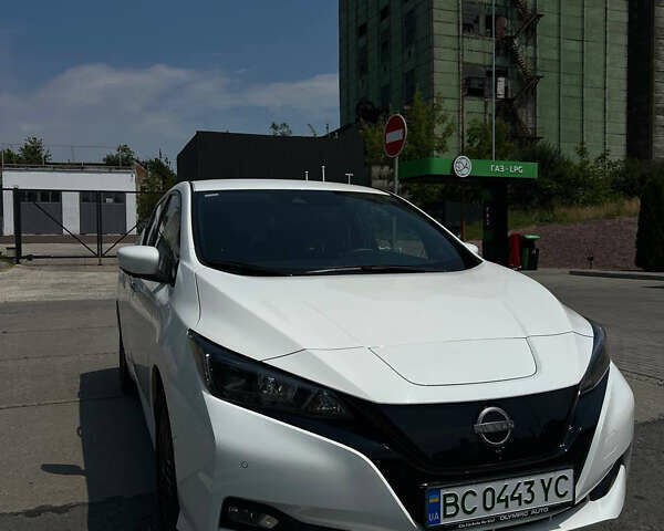 Білий Ніссан Ліф, об'ємом двигуна 0 л та пробігом 26 тис. км за 22500 $, фото 1 на Automoto.ua
