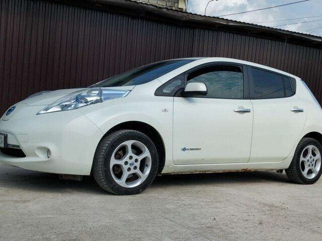 Белый Ниссан Лиф, объемом двигателя 0 л и пробегом 200 тыс. км за 4300 $, фото 1 на Automoto.ua